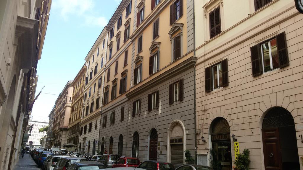 Mrs Julie Guesthouse Rome Bagian luar foto