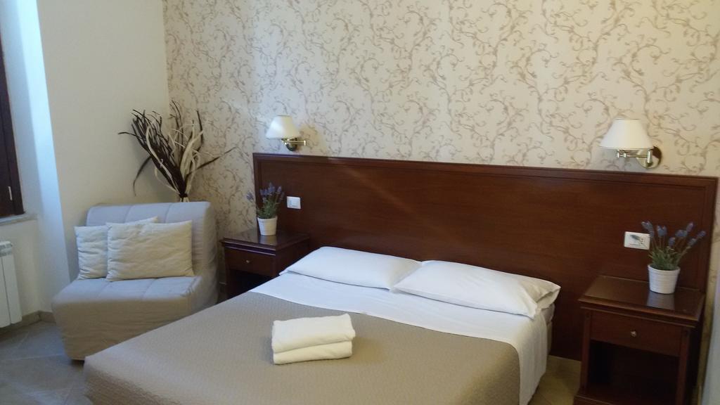 Mrs Julie Guesthouse Rome Ruang foto