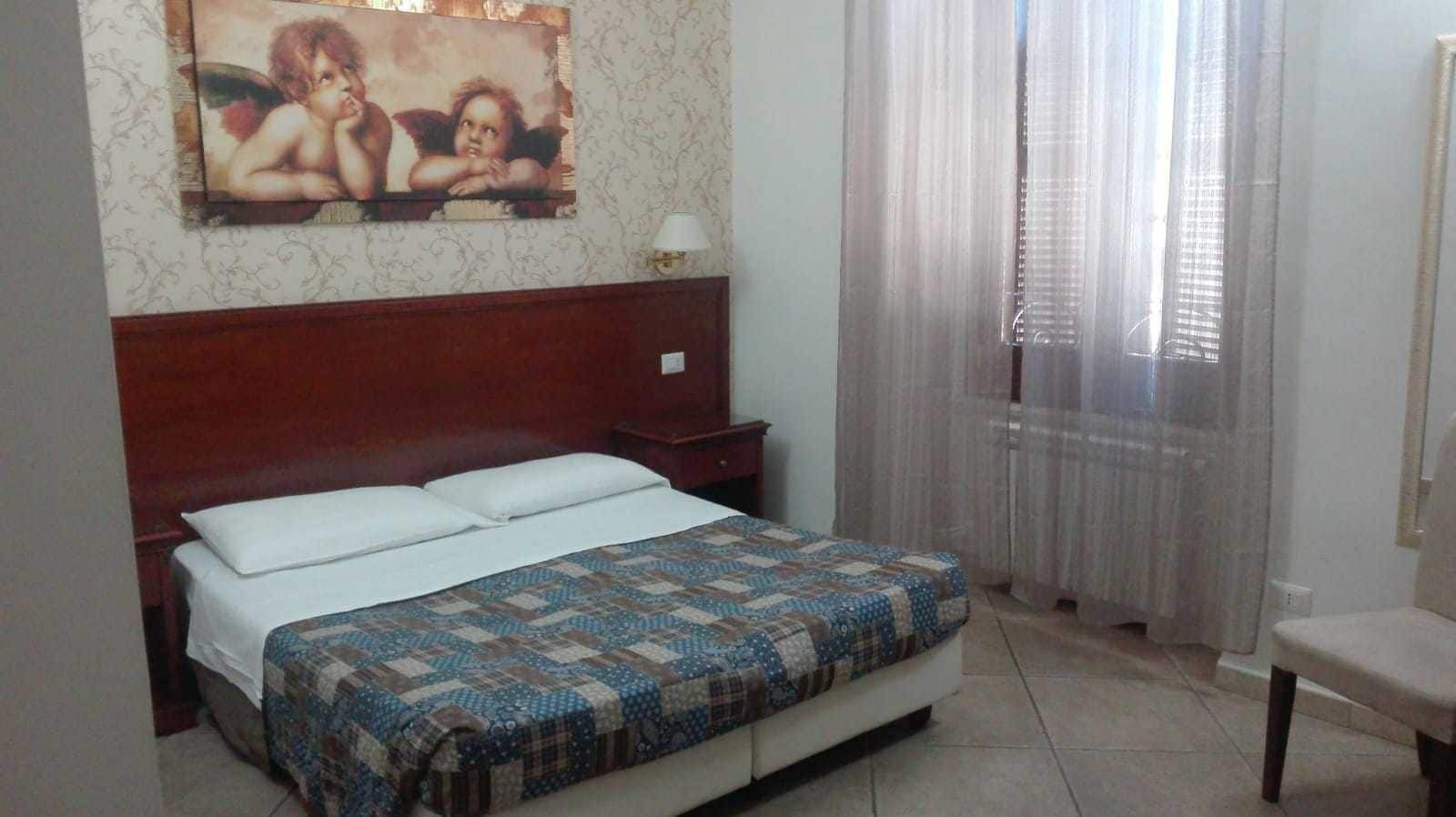 Mrs Julie Guesthouse Rome Bagian luar foto