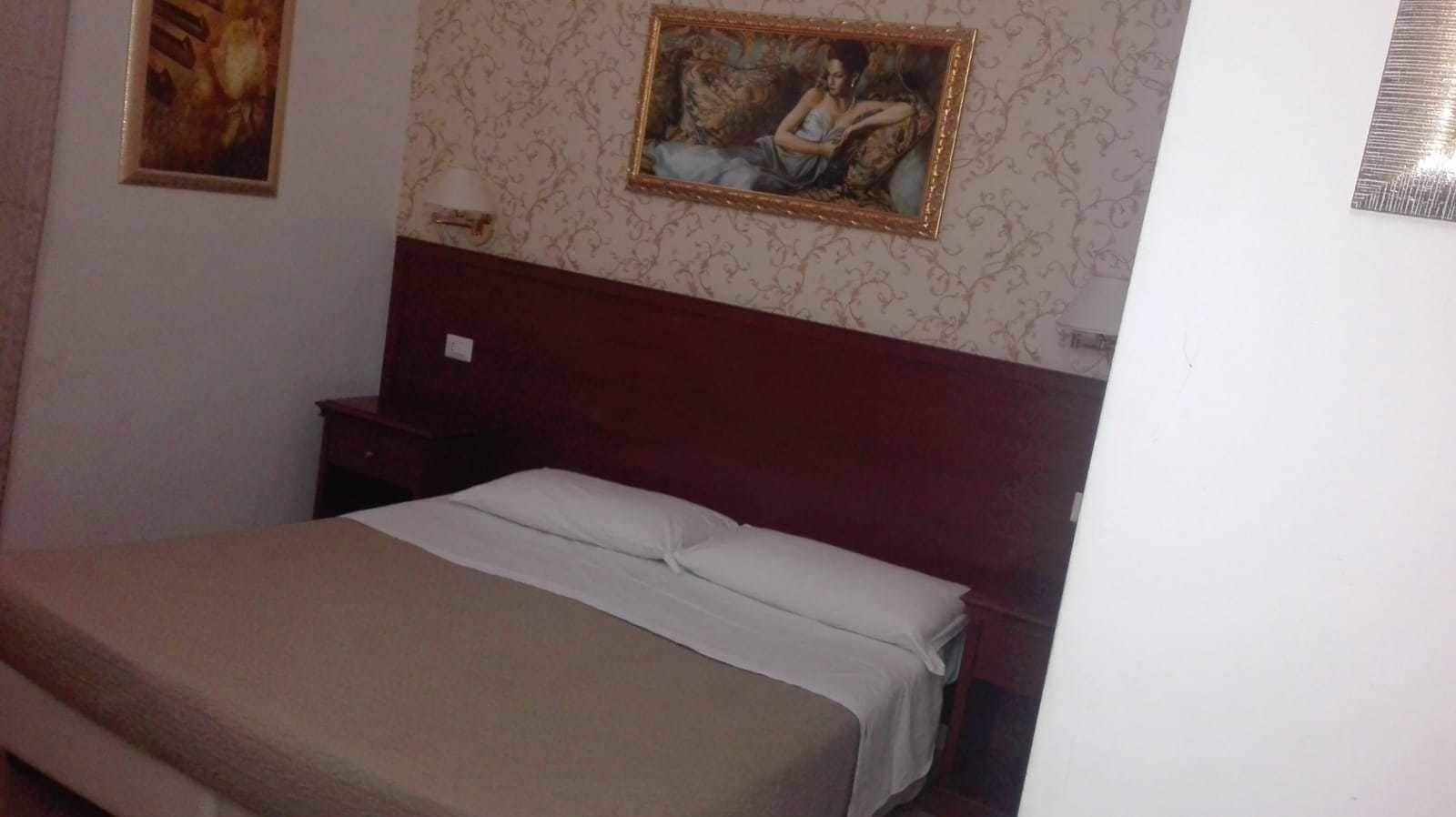 Mrs Julie Guesthouse Rome Bagian luar foto